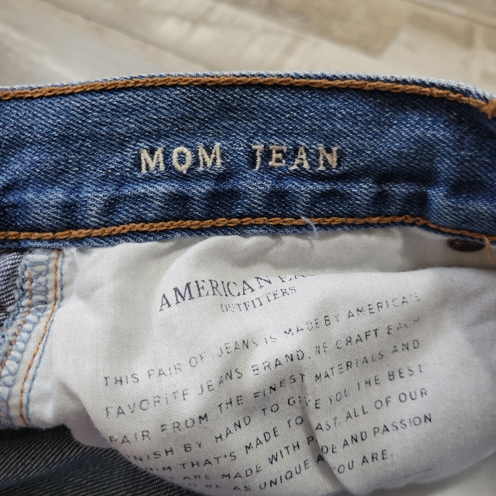8 AE Ripped Mom Jean - Picture 7 of 7